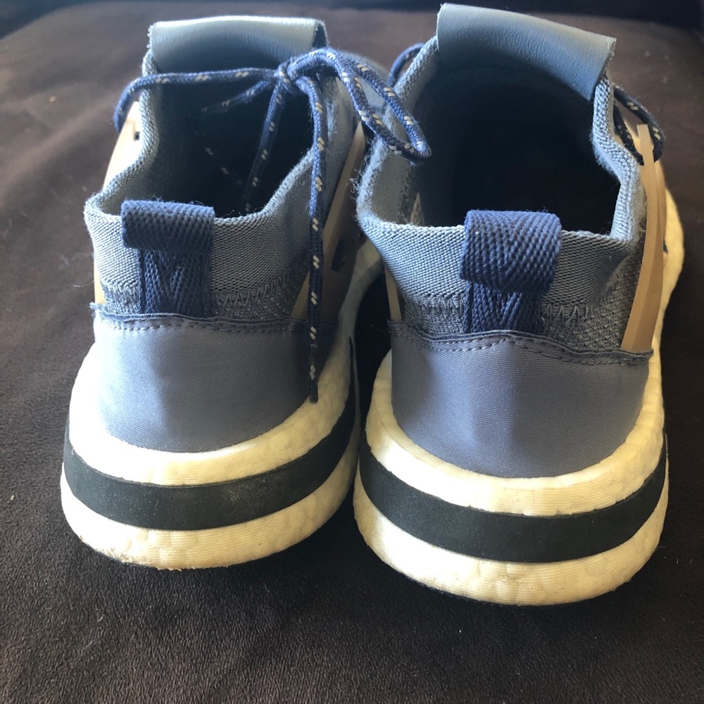 Adidas - Picture 3 of 6
